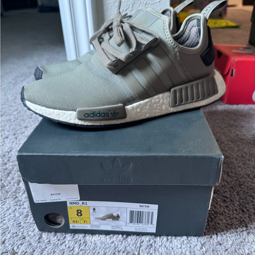 Adidas nmd r1 boost trace cargo olive green sz 8 men’s